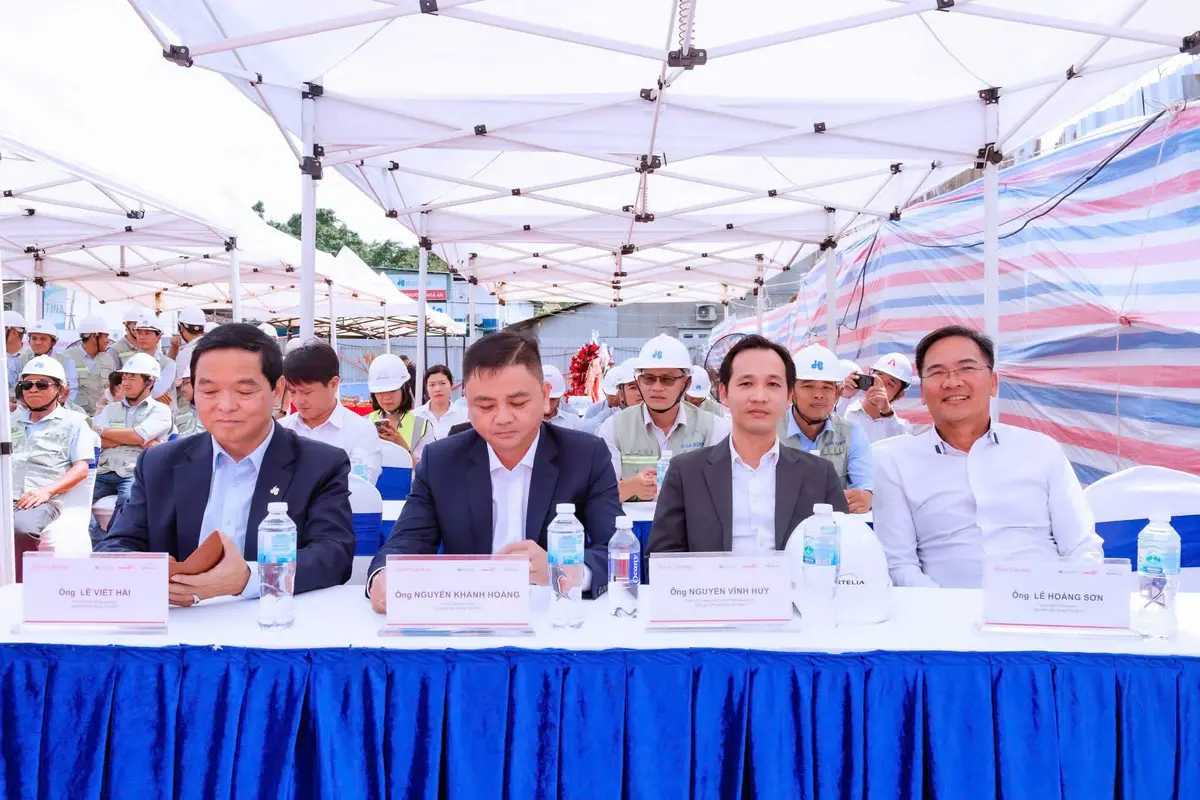 Đại diện chủ đầu tư, nhà thầu và tư vấn giám sát tại buổi lễ