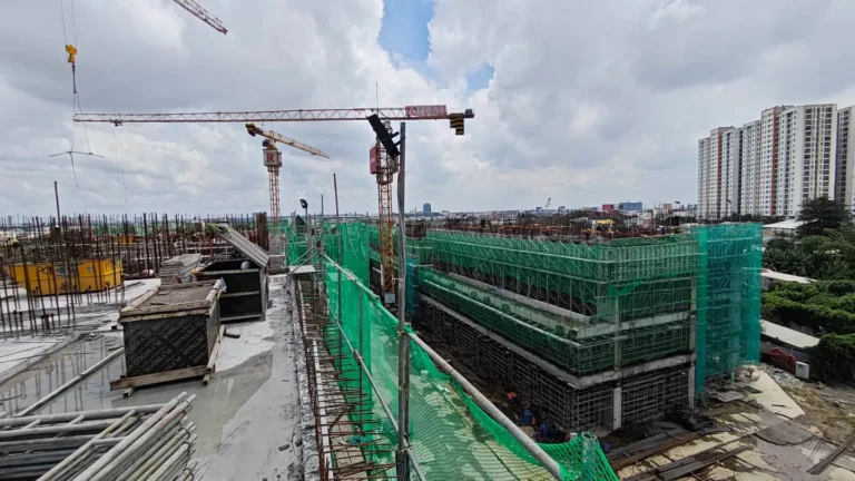 Góc nhìn toàn cảnh công trường xây dựng The Gió Riverside Bình Dương tháng 09/2026