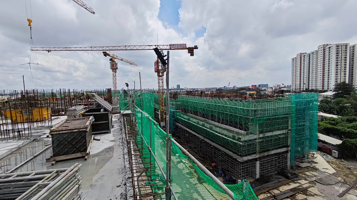 Góc nhìn toàn cảnh công trường xây dựng The Gió Riverside Bình Dương tháng 09/2026