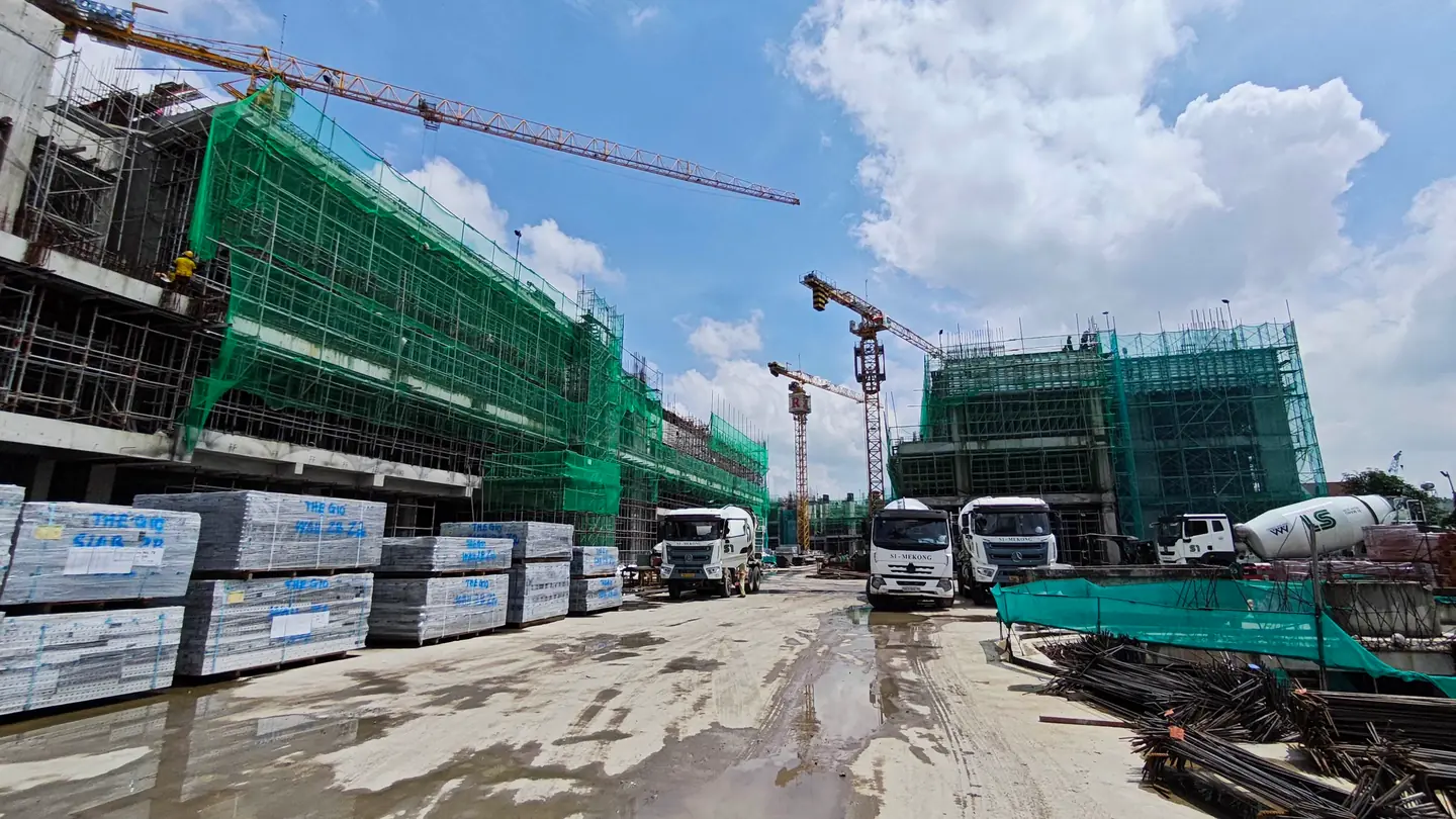 Kết cấu cột dầm tầng nổi tại The Gió Riverside tháng 9/2026